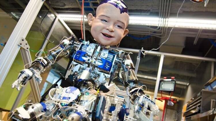Чтобы робот смог позаботиться о вас в старости, ему придется учиться с нуля — как ребенку