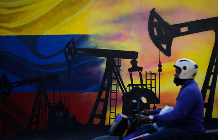 США дадут Chevron лицензию на добычу нефти в Венесуэле