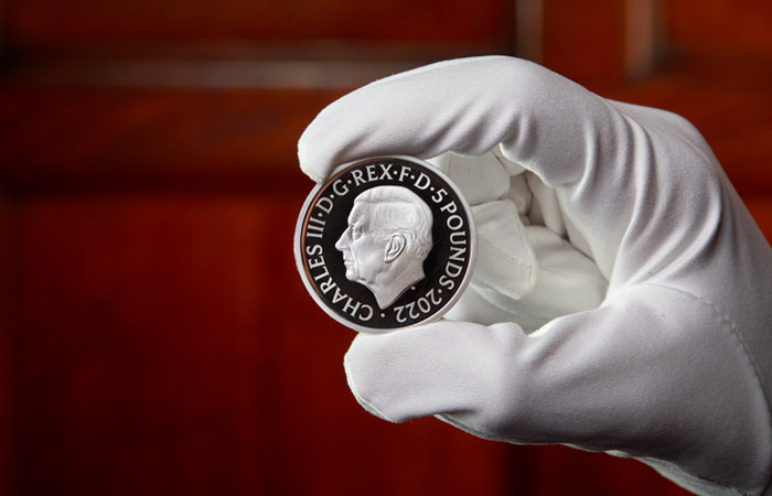 Первые монеты с портретом Карла III поступили в обращение в Великобритании