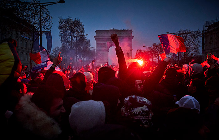Во Франции задержали более 200 человек в ходе беспорядков после финала ЧМ по футболу