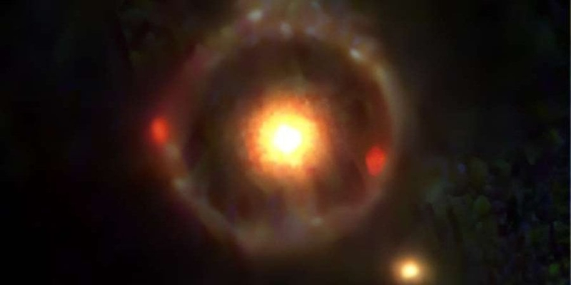 Дуже красиво. Телескоп імені Джеймса Вебба знайшов незвичайну галактику з кільцем Ейнштейна