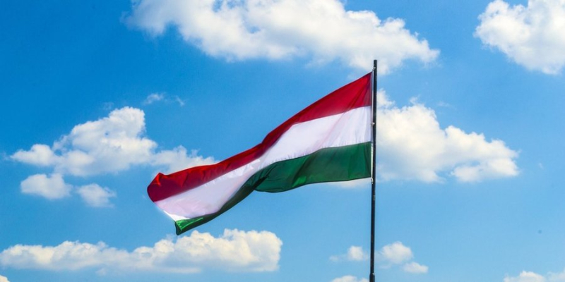 Поступок щодо OTP Bank не вистачило. Угорщина запропонувала ЄС виплатити Україні тільки половину обіцяної допомоги