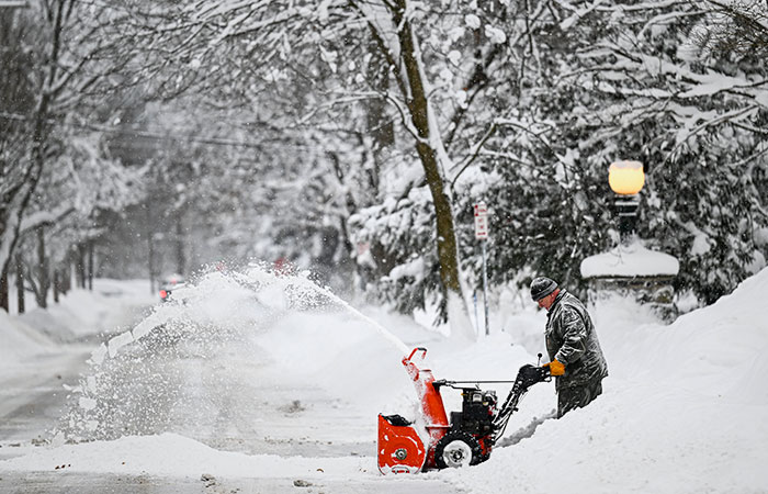 Число жертв снежного шторма в США превысило 60 человек