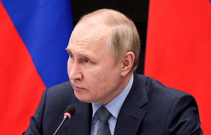 Путин подписал указ о мерах в ответ на введение "потолка цен" на российскую нефть