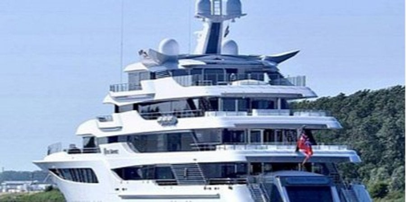Начебто новий власник. З порту у Хорватії відчалила арештована яхта Медведчука Royal Romance вартістю $200 млн