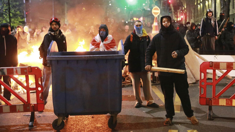 До трети протестующих оказались иностранцами, заявили в "Грузинской мечте"