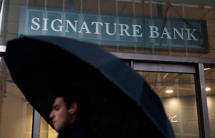 Moody's изменило прогноз для банковской системы США на "негативный"